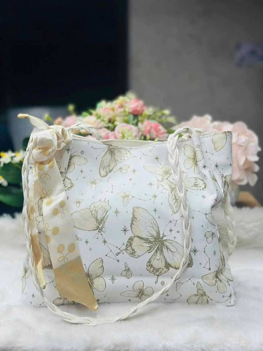 Chic & Classy Ladies Bag for Every Occasion