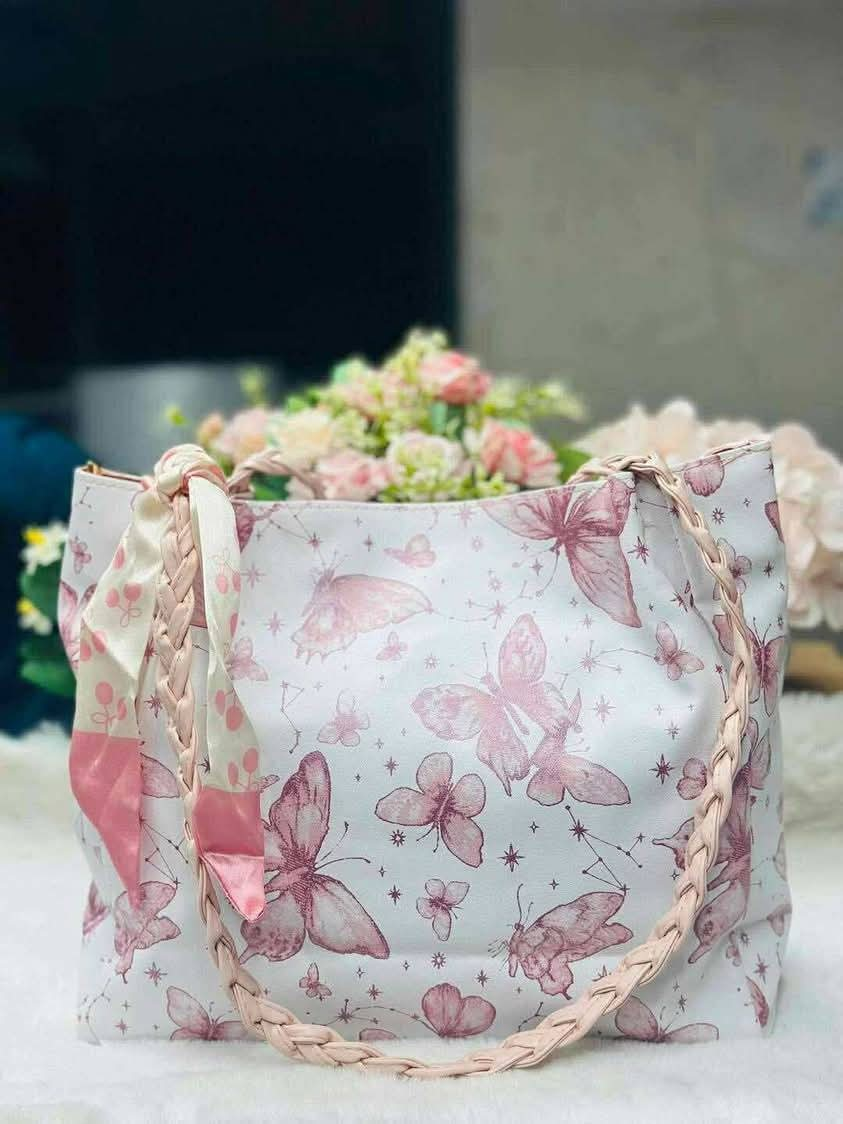 Chic & Classy Ladies Bag for Every Occasion