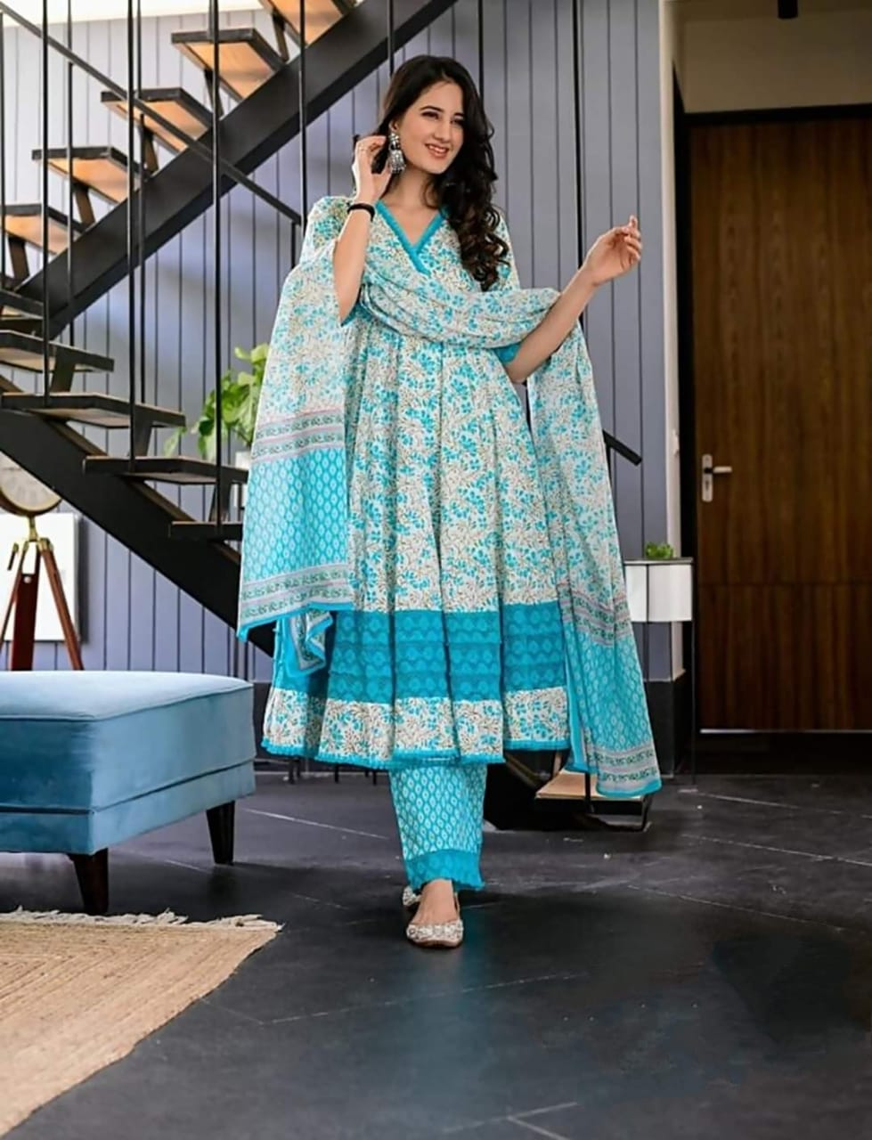 আধুনিক ডিজাইনের প্রিমিয়াম কোয়ালিটি থ্রী পিস ড্রেস
