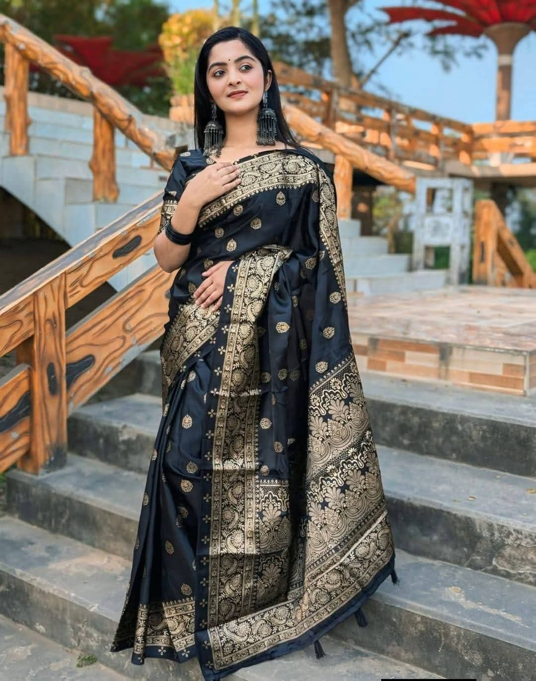 Black color Japani Silk Kanjivaram Sharee with Blouse Piece